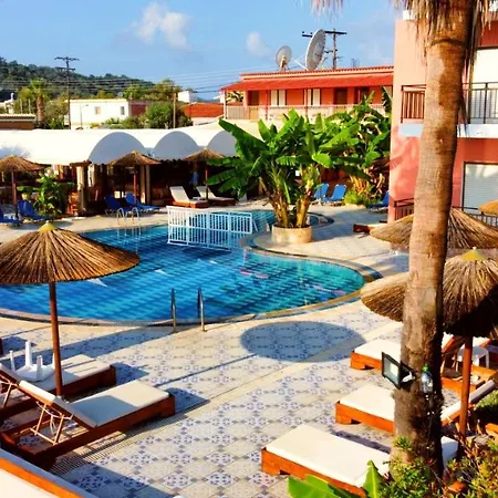 Maria'S Beach Hotel Apartman