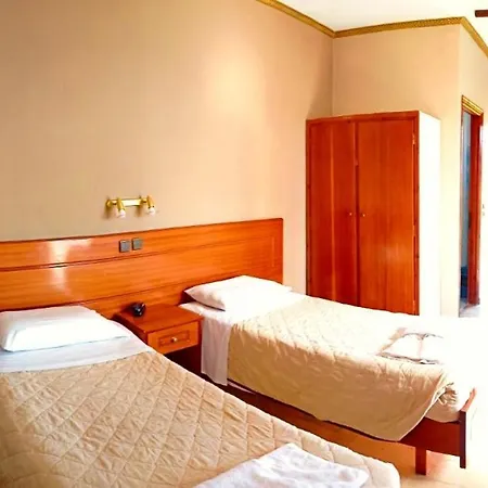 Maria'S Beach Hotel Apartman *