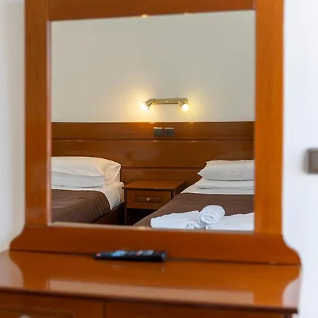 Maria'S Beach Hotel Apartman